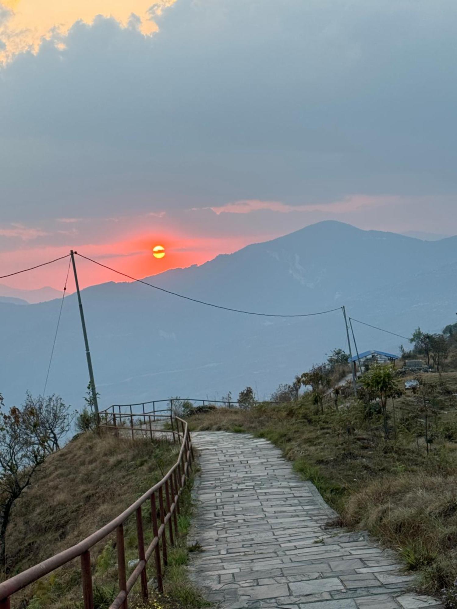 Es Deurali Resort Pokhara Exterior foto