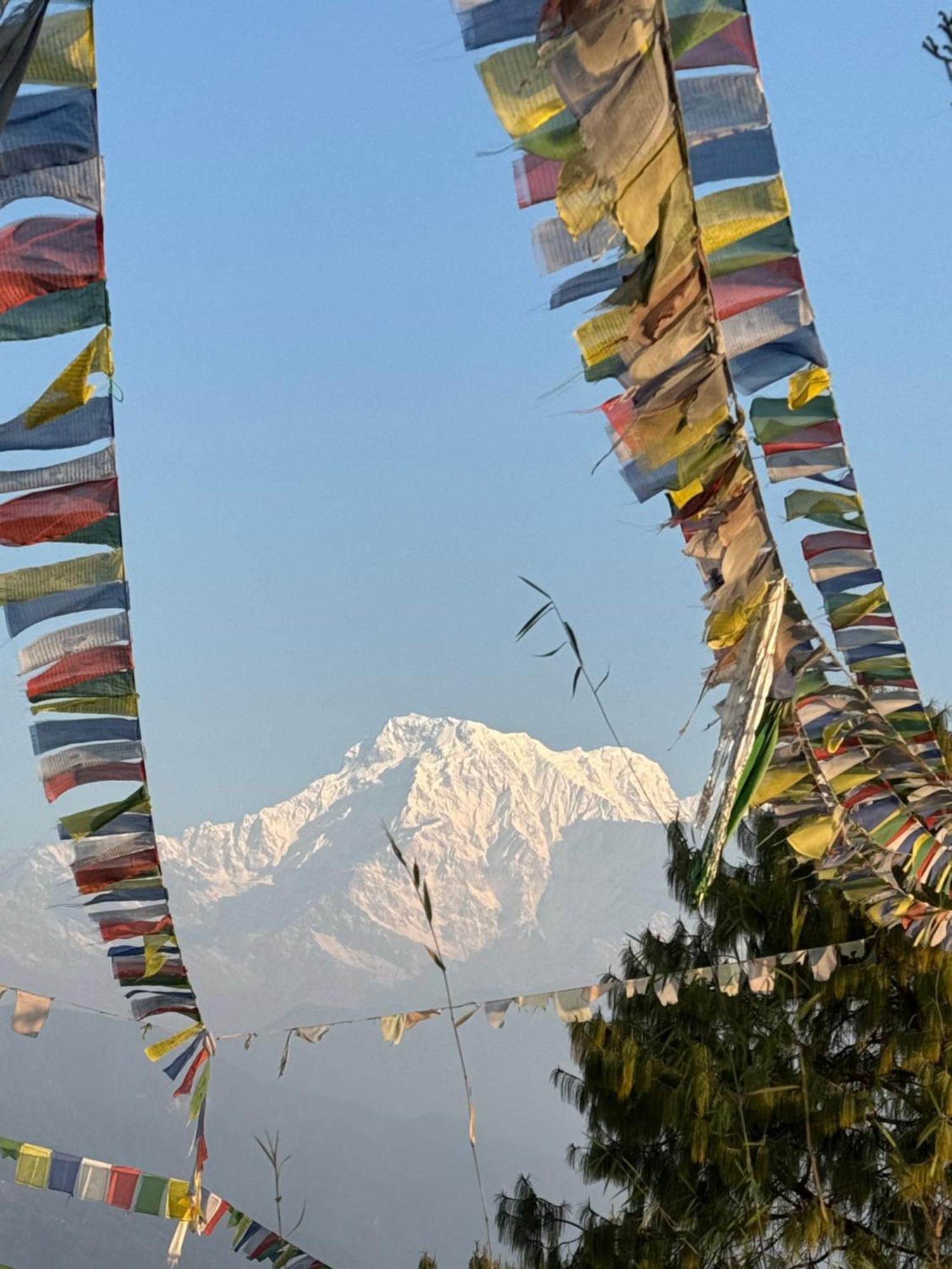 Es Deurali Resort Pokhara Exterior foto