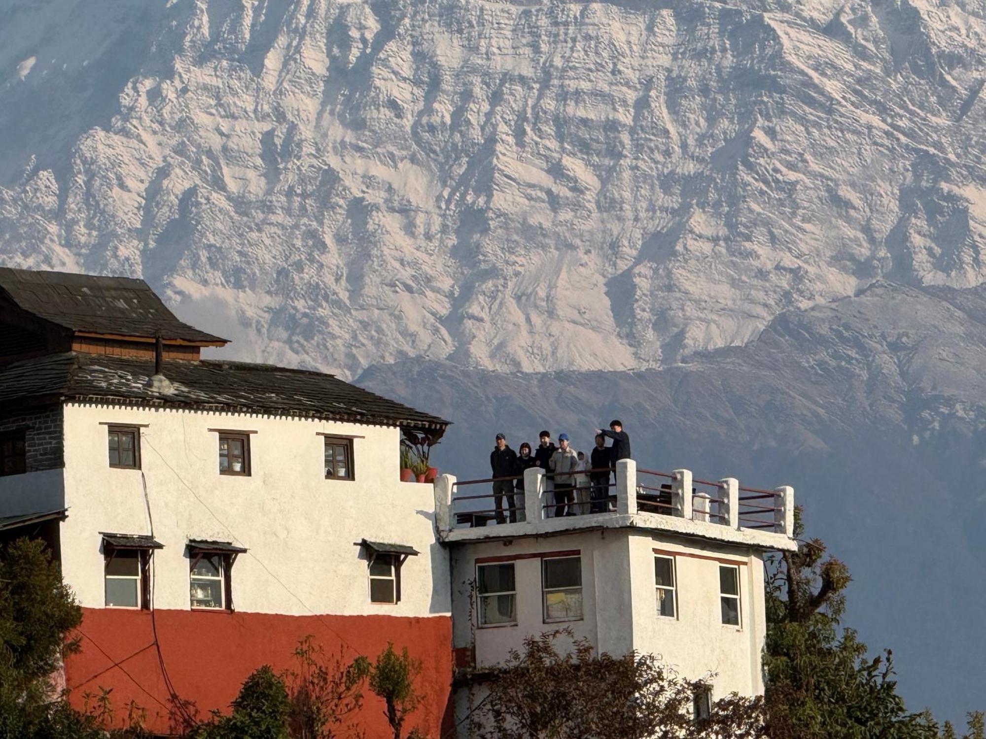 Es Deurali Resort Pokhara Exterior foto